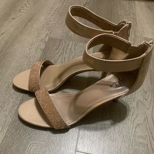 Style and Co Size 9.5 / Tan and Rose Gold / Small Heels / Kitten Heels